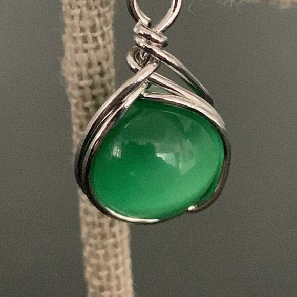 Unisex Green Round Gemstone  Earrings, Faux Jade or Aventurine Stone Silver Tone - Picture 4 of 9